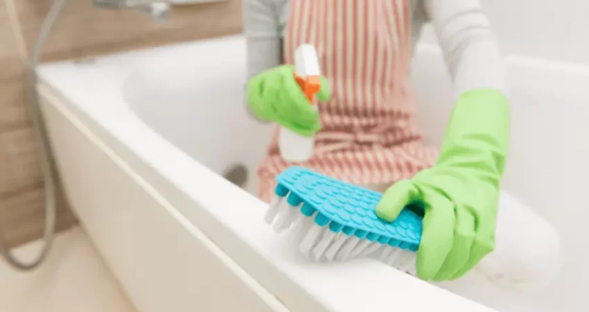 Clean bathroom effortlessly in less than 10 minutes